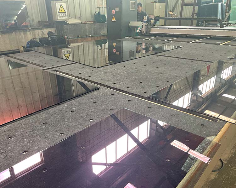 山西鑫銀海豐原玻璃簡述太原玻璃隔斷為什么要用鋼化玻璃？